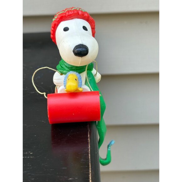Vintage Peanuts Snoopy Stocking Holder Shelf Sitter Christmas Sled Woodstock - Picture 2 of 5